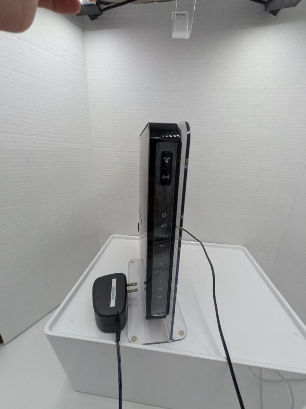 Netgear WNDR4500v3 Modem / Router - Picture 3 of 6